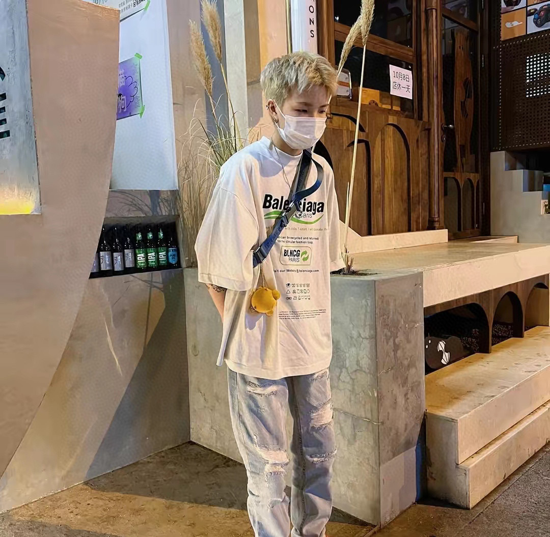 발렌시아가 남녀공용 반팔티