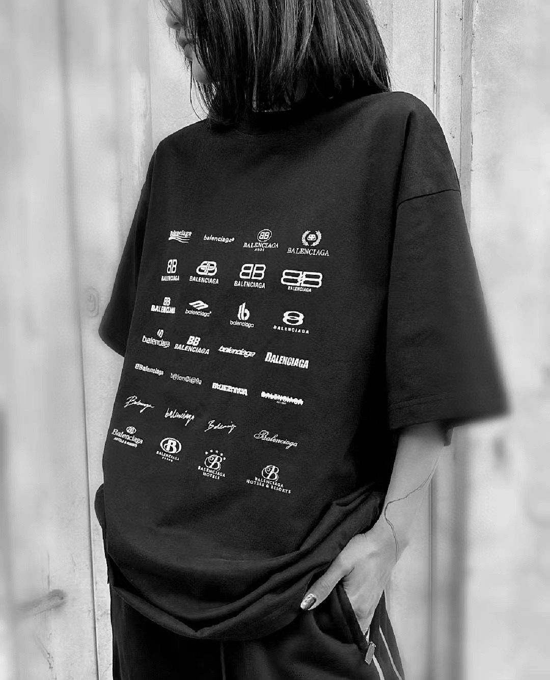 발렌시아가 남녀공용 반팔티