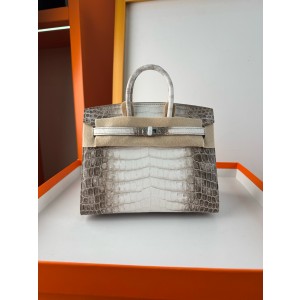 에르메스 퀸의 상징 히말라야 버킨백 20 악어가죽