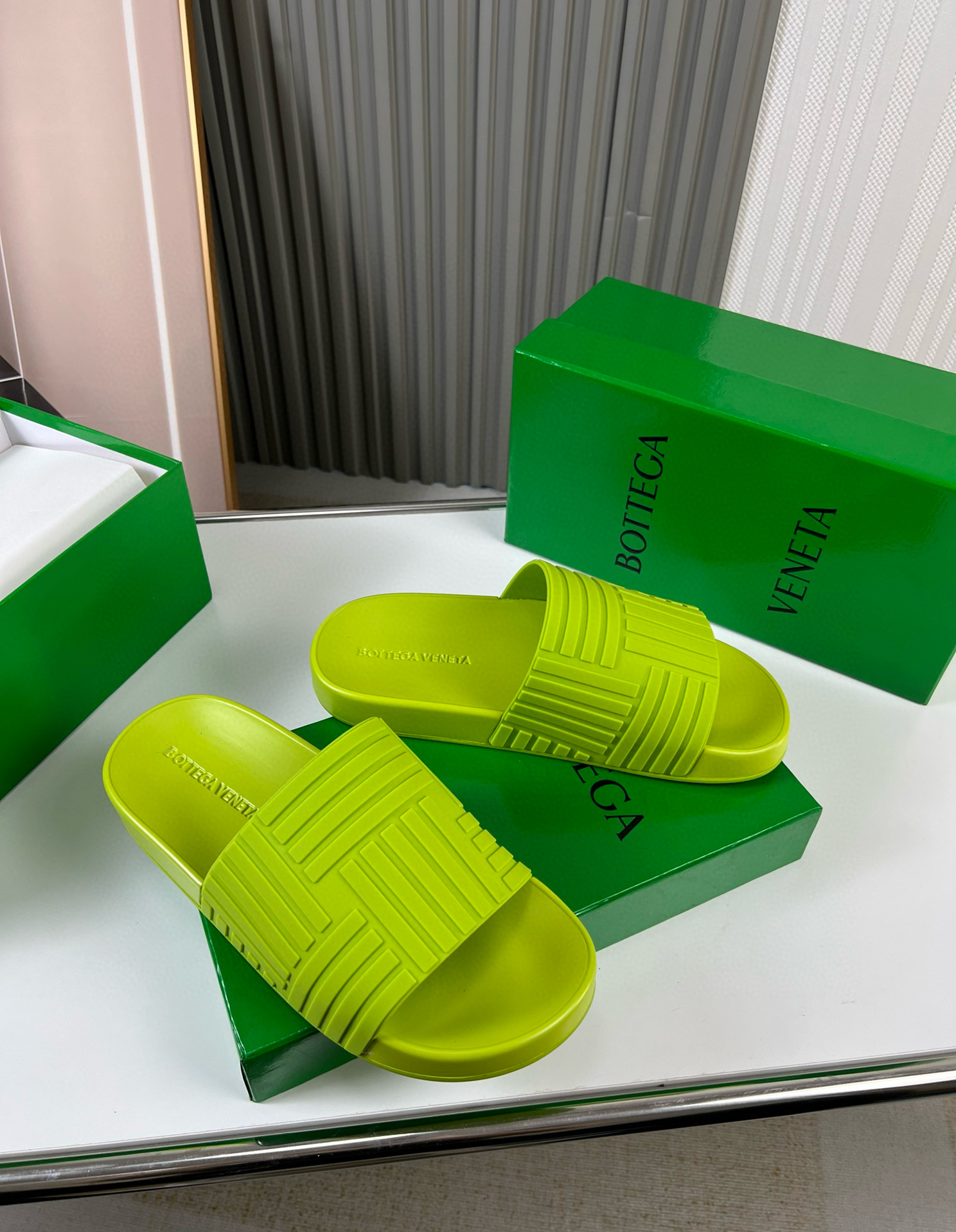 보테가베네타 남녀공용 슬리퍼