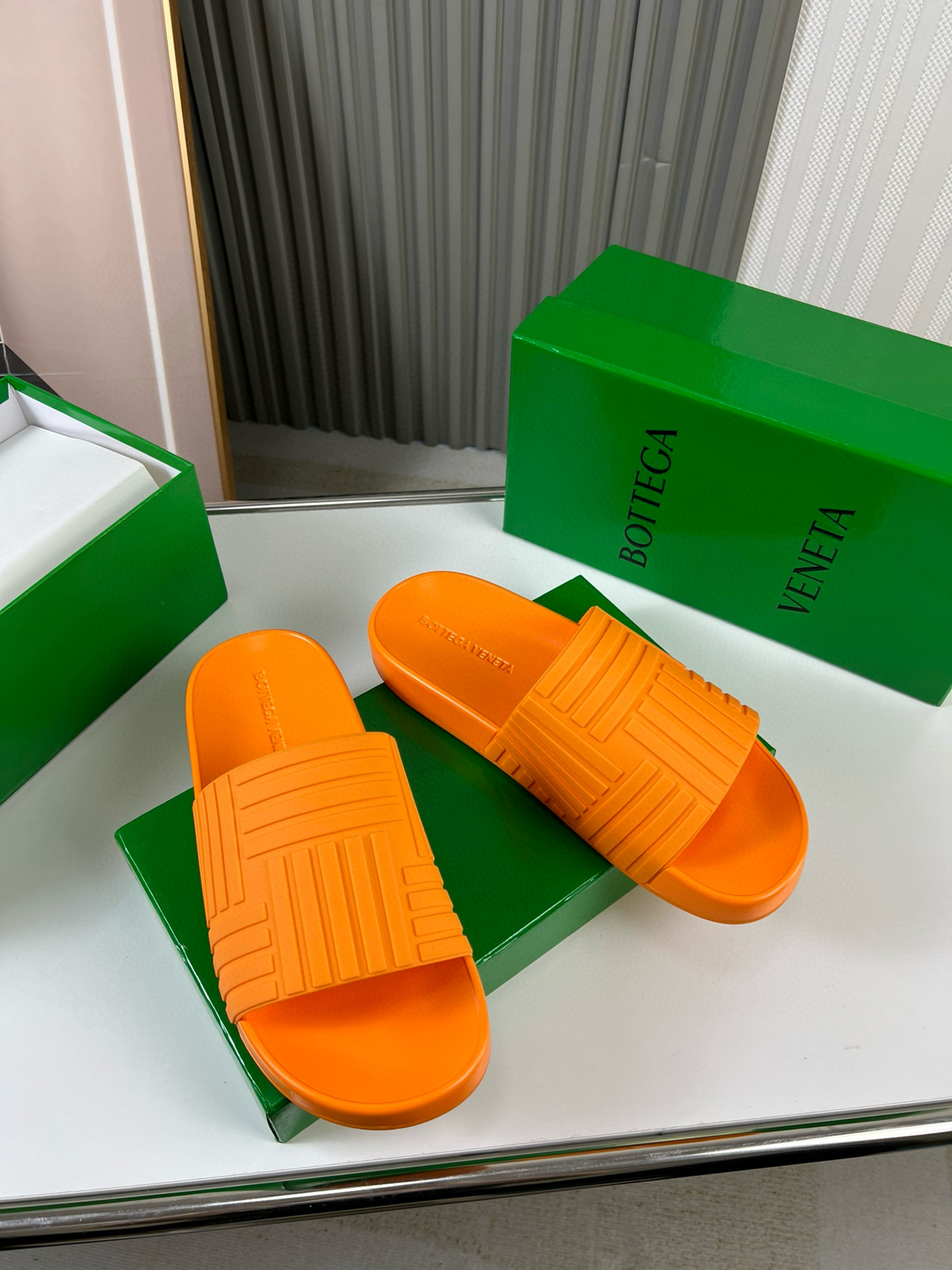 보테가베네타 남녀공용 슬리퍼